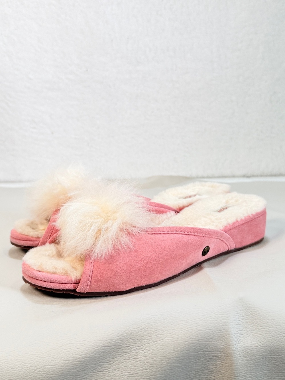 UGG Yvett Chemise Pink Suede Sheepskin Pom Slipper shoes Womens Size 8 NWOT